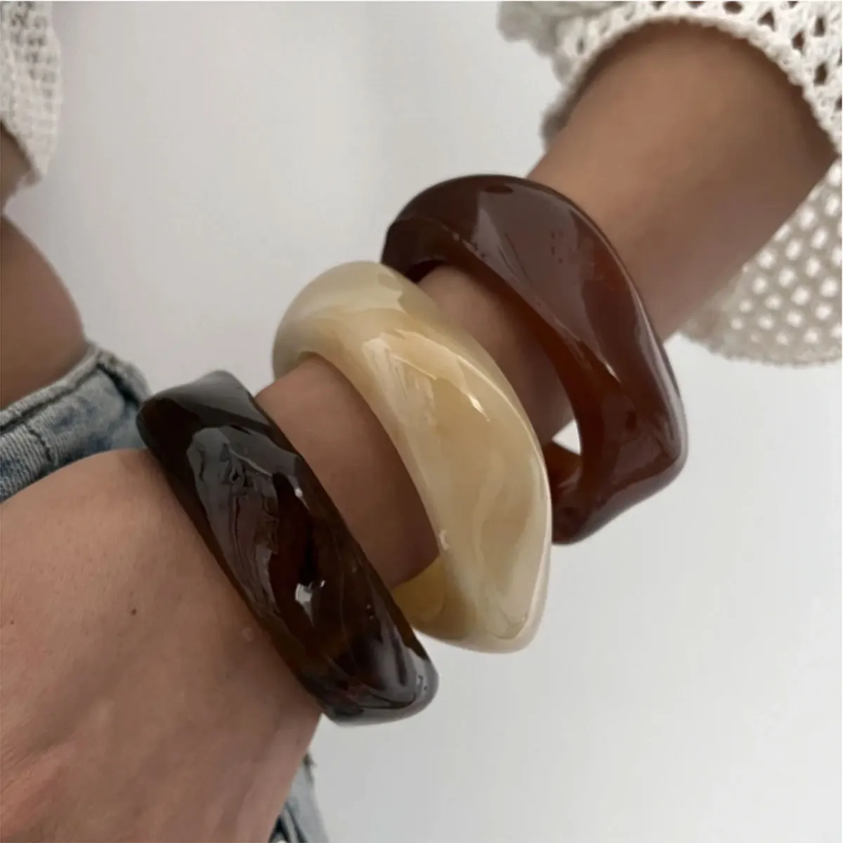 KMVEXO Vintage Punk marrón café resina gruesa brazaletes acrílicos geométrico Irregular brazalete ancho pulsera para Mujeres Hombres joyería