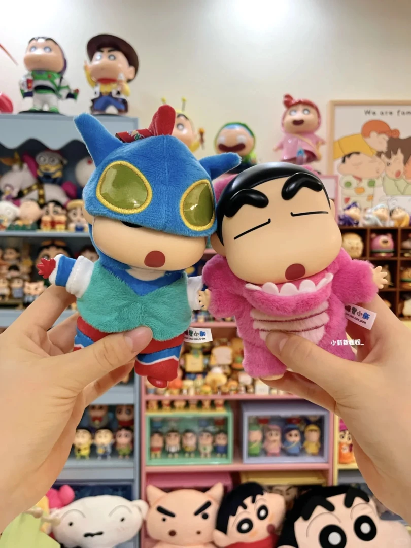 Kredka Shin-chan figurka winylowa pudełko z niespodzianką-seria przebierańców, pluszowa lalka z brelokiem, tajemnicze pudełko uroczy prezent z amuletem