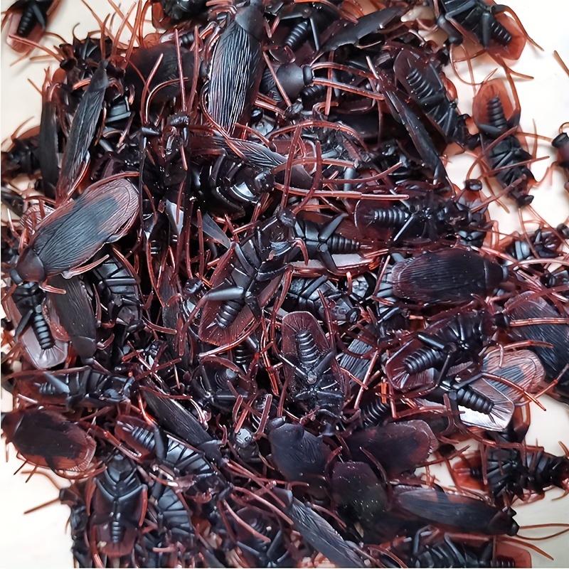 50 pz Insetti Realistici Giocattolo Divertente Scarafaggio Finto Novità Insetti Scherzo di Halloween Simulazione Ingannevole Disgusting Spaventoso Forniture Per Feste