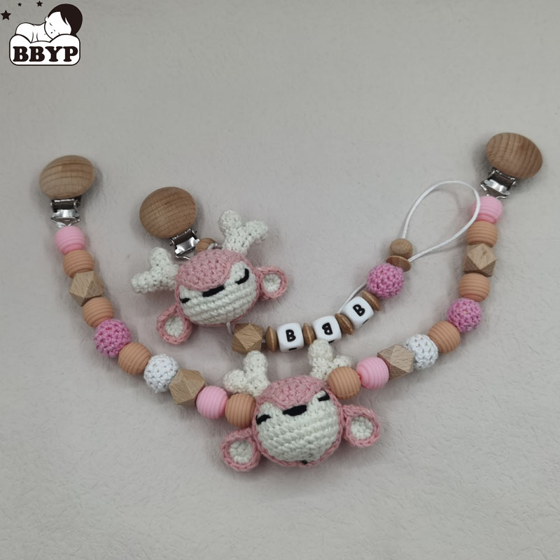 パーソナライズされた名前カスタムベビープレイジムおもちゃかぎ針編みヘラジカリトル新生児ベビーカークリップおもちゃベビーベッドベビーカーベル木製知育玩具