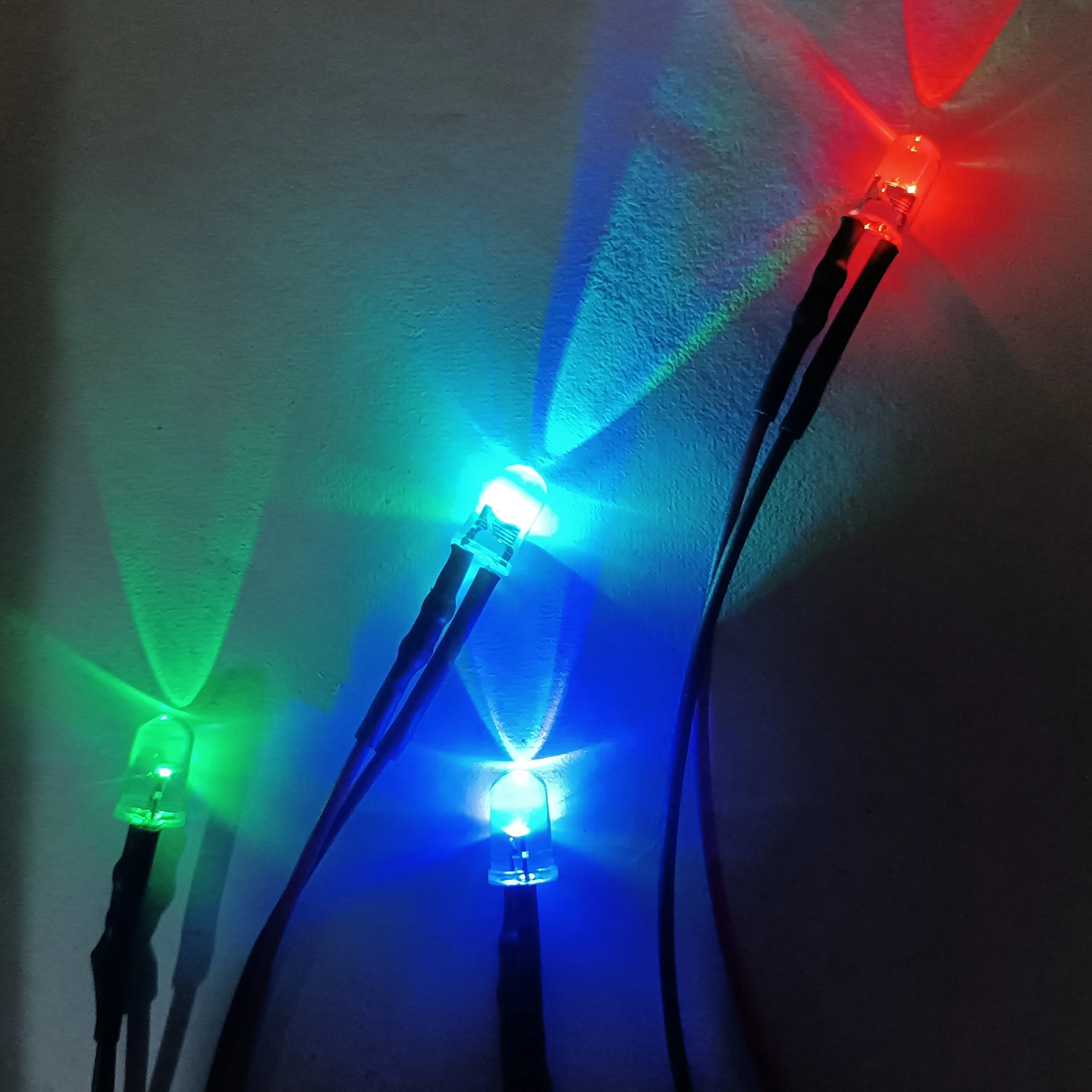 USB-Anschluss mit Kabel, Licht, LED-Modell, Lichtgruppe, Atmosphäre, kleines Nachtlicht, manuelle Lichtquelle, Rot, Grün, Blau, Gelb, Weiß