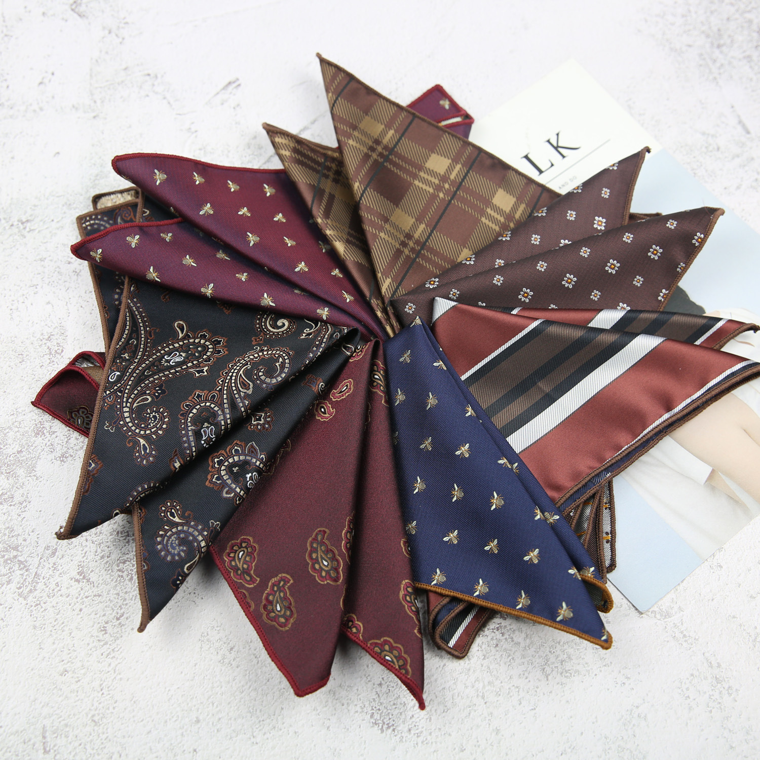 ผ้าเช็ดหน้าลายทางลายกระเป๋าผ้าขนหนูเล็กใยโพลีเอสเตอร์23ซม. สำหรับผู้ชายผ้าเช็ดหน้าลายทางสีน้ำเงินเข้มสีแดงเข้ม