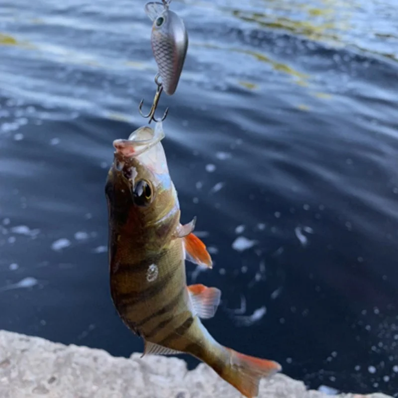 5 pçs mini iscas de pesca conjunto realista manivela iscas artificiais swimbait com caixa de equipamento