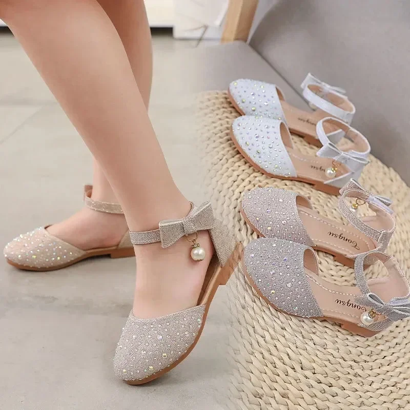 2024 letnie dziewczynek sandały księżniczka buty imprezowe dzieci bankiet księżniczka Bling moda dziecięca srebrne płaskie sandały dla małych dziewczynek