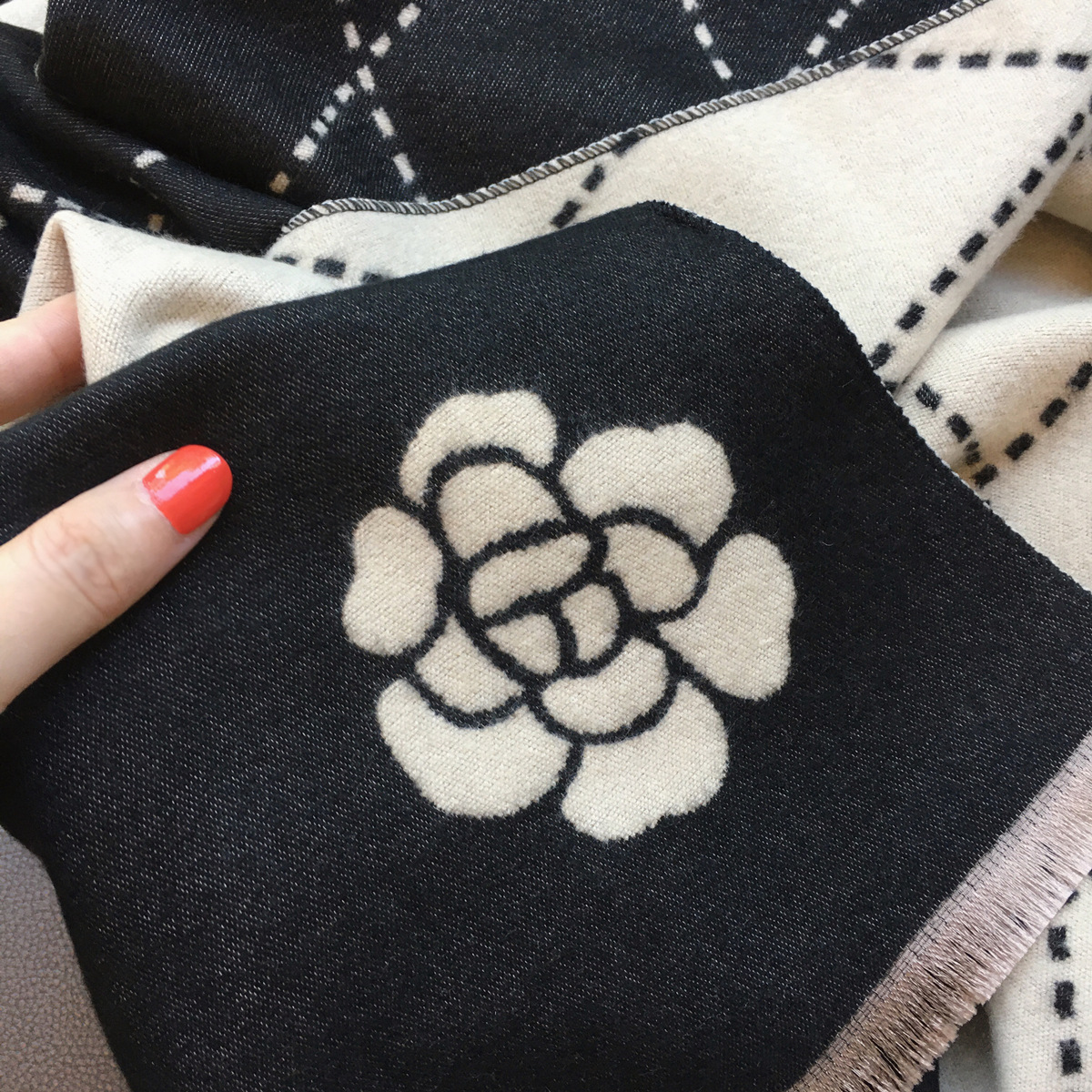 Promoción de invierno, moda para mujer, bufanda cálida de lujo, chal, capa estampada con pequeña fragancia, material de Cachemira, chal grueso para mujer