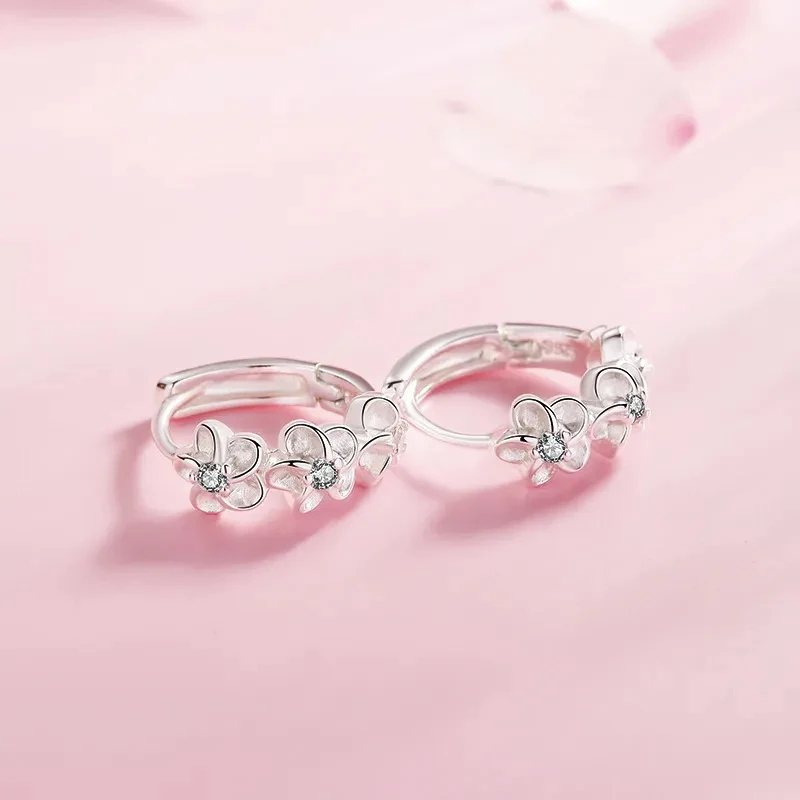 Orecchini ad ago in argento sterling 925 di vendita superiore per la moda nuziale da donna Gioielli di alta qualità Fiore di zircone di cristallo Orecchini a bottone carini