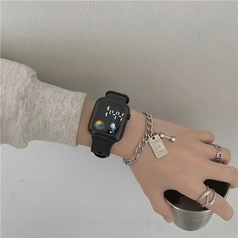 Nuevos relojes deportivos LED, Reloj Digital Para hombres y mujeres, relojes de pulsera informales de silicona, Reloj Para Mujer (sin pulsera)