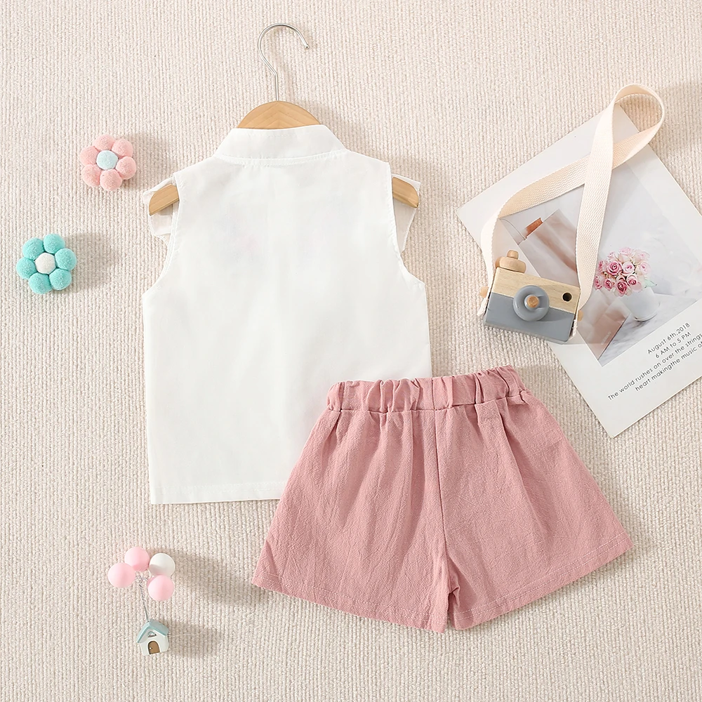 Set di pantaloncini a maniche corte a maniche corte con camicia bianca fresca e alla moda da ragazza estiva sottile dolce e carina