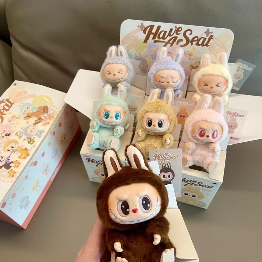 アニメ ラブブの座席、モデル デ ムネカ コルガンテ デ PVC、ラベロ デ レプリカ デ モンストル カワイイ、ジュゲテ デ レガロ d