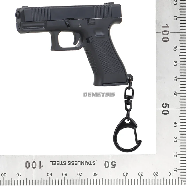 Mini G45 Pistol Shaped Keychain Charm Realistic Model Removable Magazine Miniature Helmet Model Beer Bottle Opener Keyring Gifts