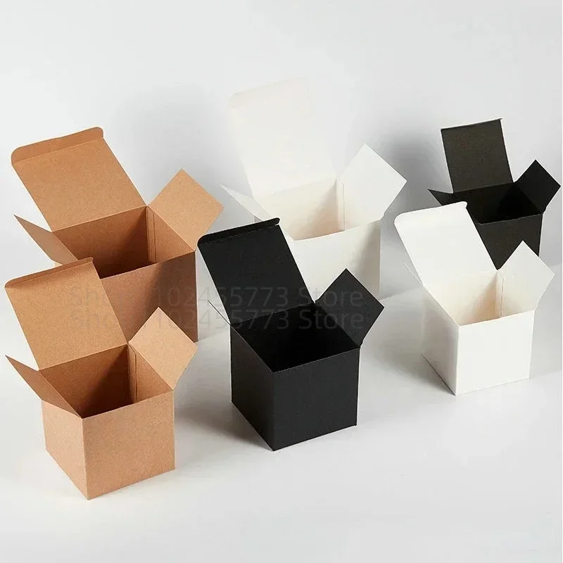 Caja de papel Kraft plegable cuadrada de 20/50 Uds., caja de cartón blanco y negro para embalaje de velas, caja de regalo para dulces de recuerdo de fiesta de boda