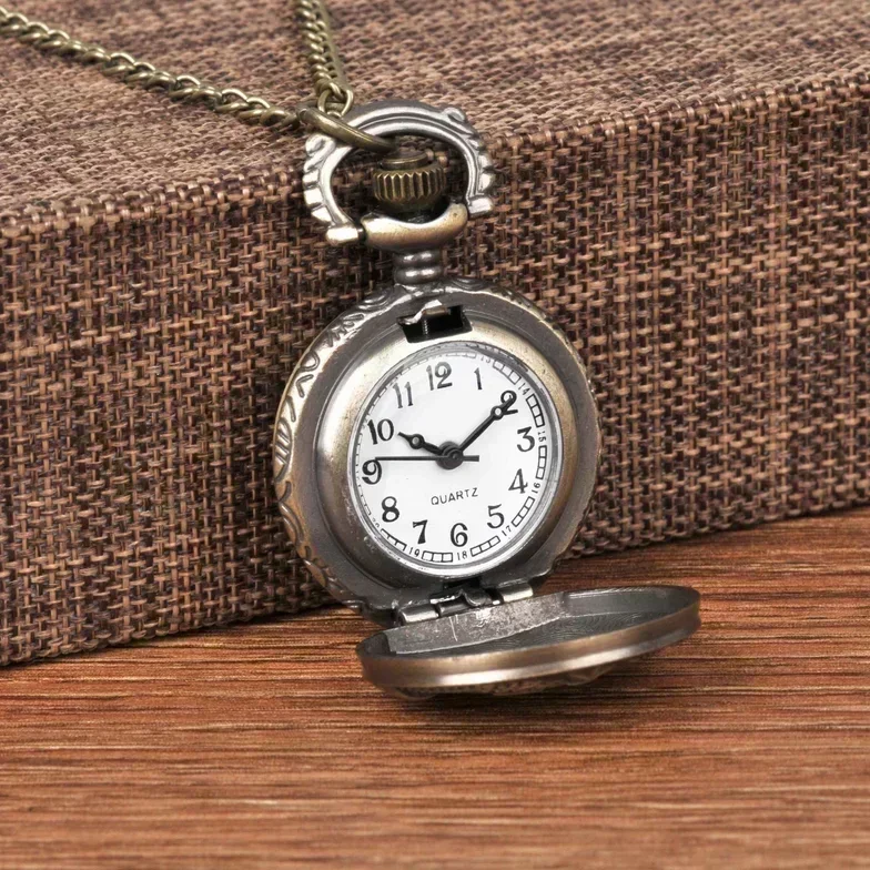Reloj de bolsillo de cuarzo estilo martillo hoz soviético, collar, colgante de bronce, reloj CCCP, emblema de Rusia, regalos superiores del comunismo, novedad de 2024