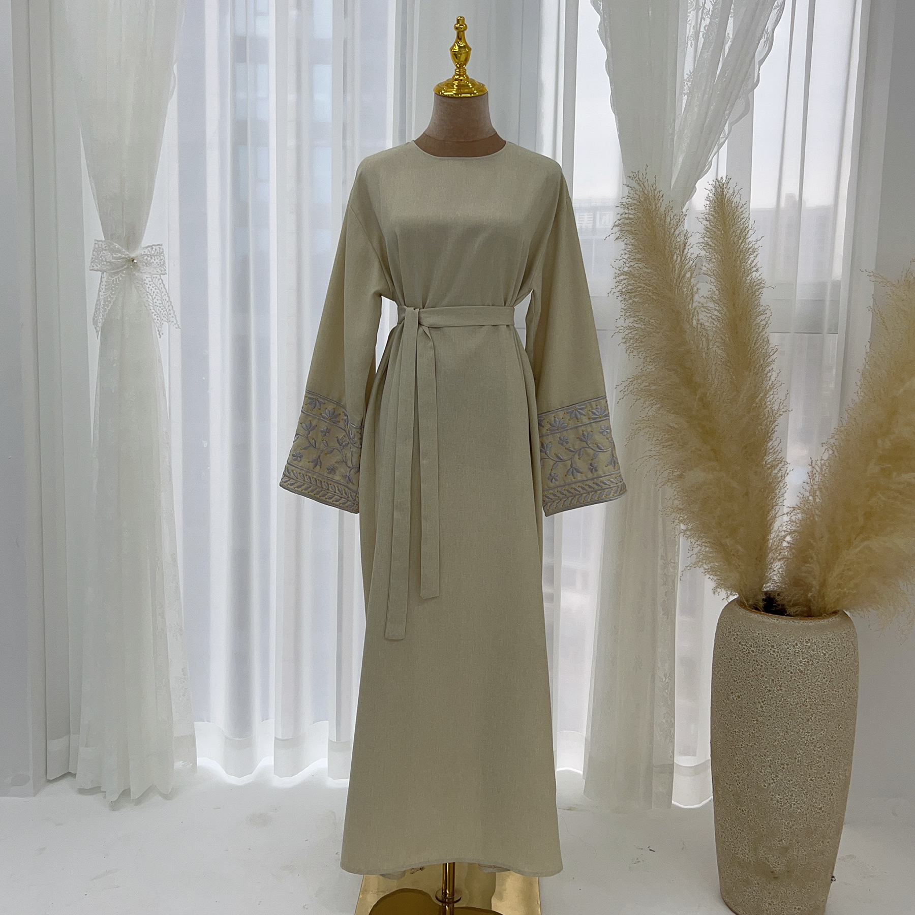 Vestidos musulmanes sólidos turcos Abayas simples de Dubái para mujer Vestidos largos elegantes bordados informales batas con cordones Abayas para mujer