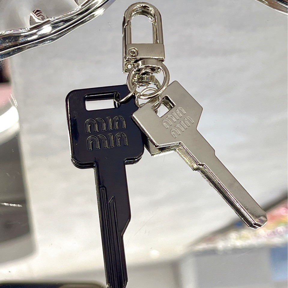 New MIU Style Key Color Keychain Pendant Alloy Keychain Personalized Bag Decoration Mobile Phone Case Hanging Decoration