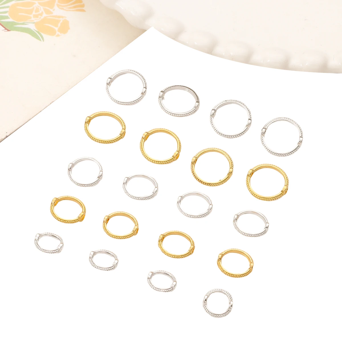 Über 50 Stück Legierungs-Spitzenperlen-Set mit Farbretention, modischer Taschenperlenring, Doppelloch-Perlenring, handgefertigte Schnurperlen-DIY-Klammer