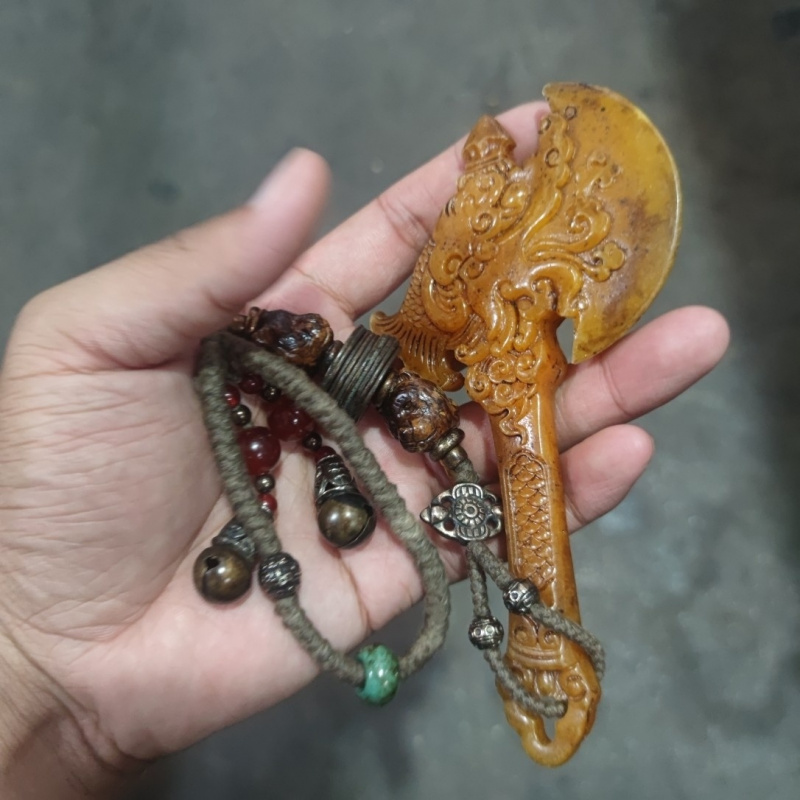 Antique Collection Countryside Acquired Shoushan Stone Handle Piece with Dragon Patina, Rich Carving, Exquisite Craftsmanship, a
