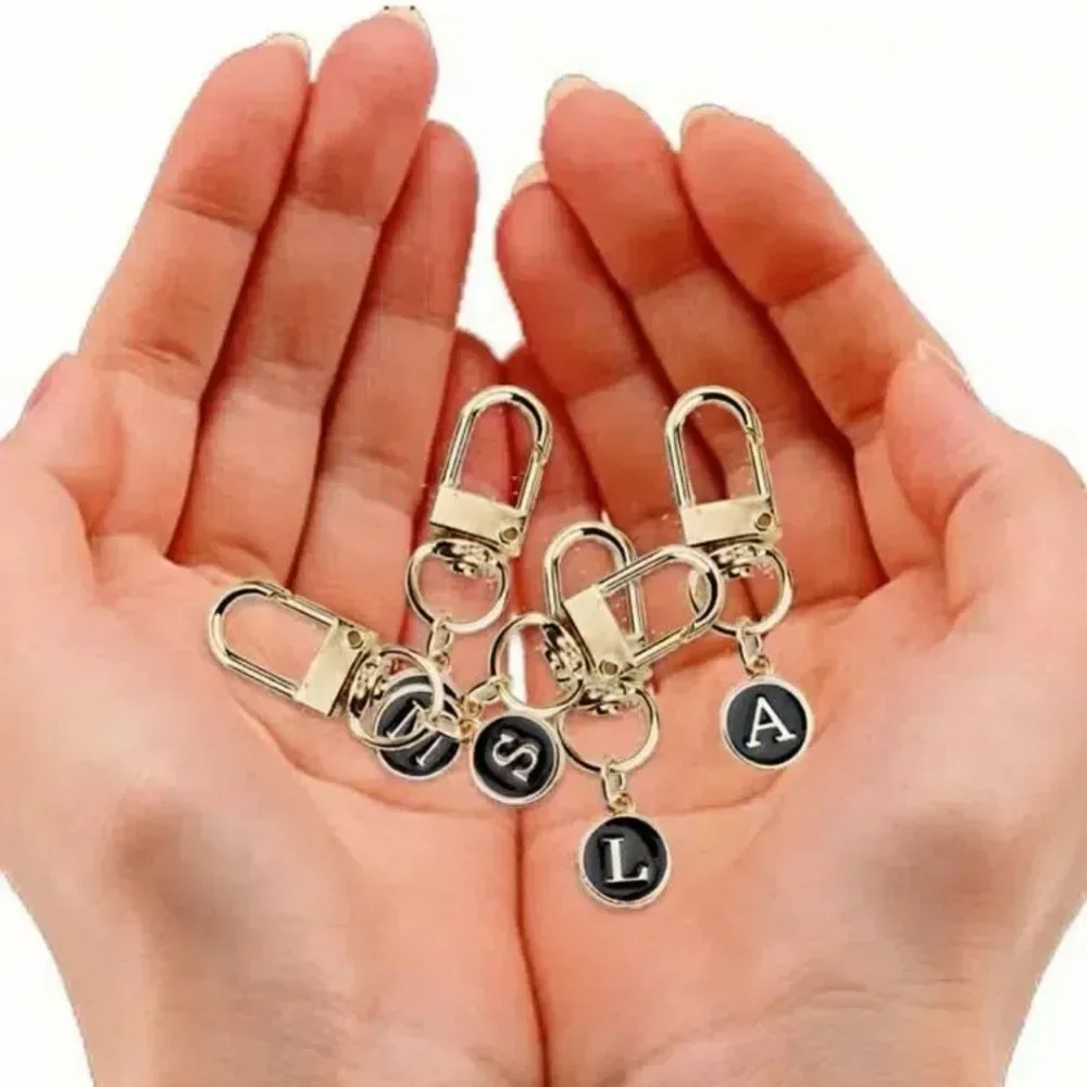 แฟชั่น DIY A-Z ตัวอักษร A ถึง Z พวงกุญแจ Charms 26 ตัวอักษรเริ่มต้น Key CHAIN แหวนจี้โลหะผู้ถือกระเป๋าอุปกรณ์เสริมของขวัญ