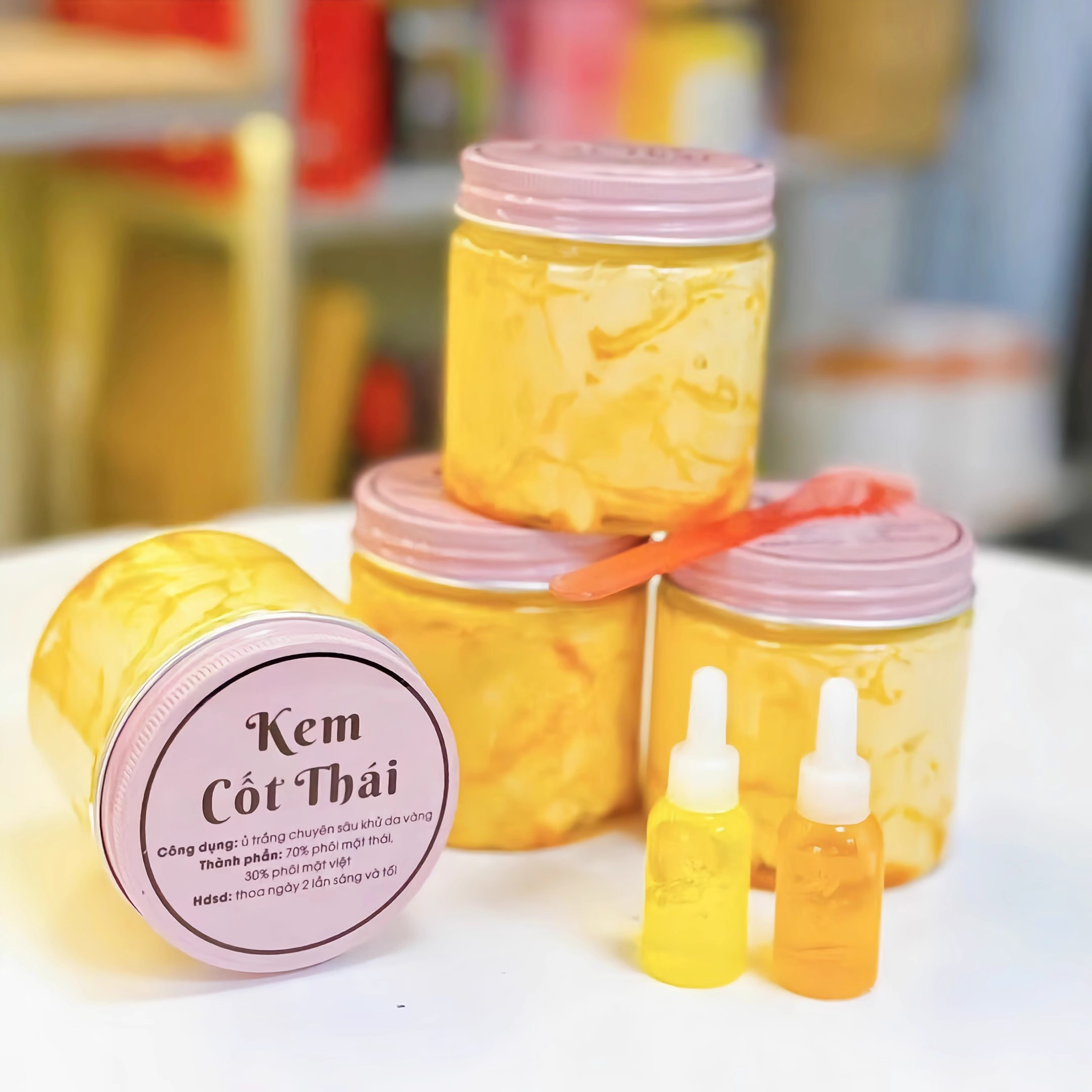 ケム ボディ Cốt Thái Rỉ Dầu Vàng Nắp Hồng 200gram Trắng Mịn da、chống lão hóa、dưỡng ẩm da