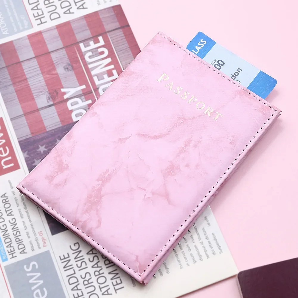 Moda feminina rosa padrão de mármore viagem passaporte capa titular saco casos de crédito fino bilhete acessórios essenciais de proteção