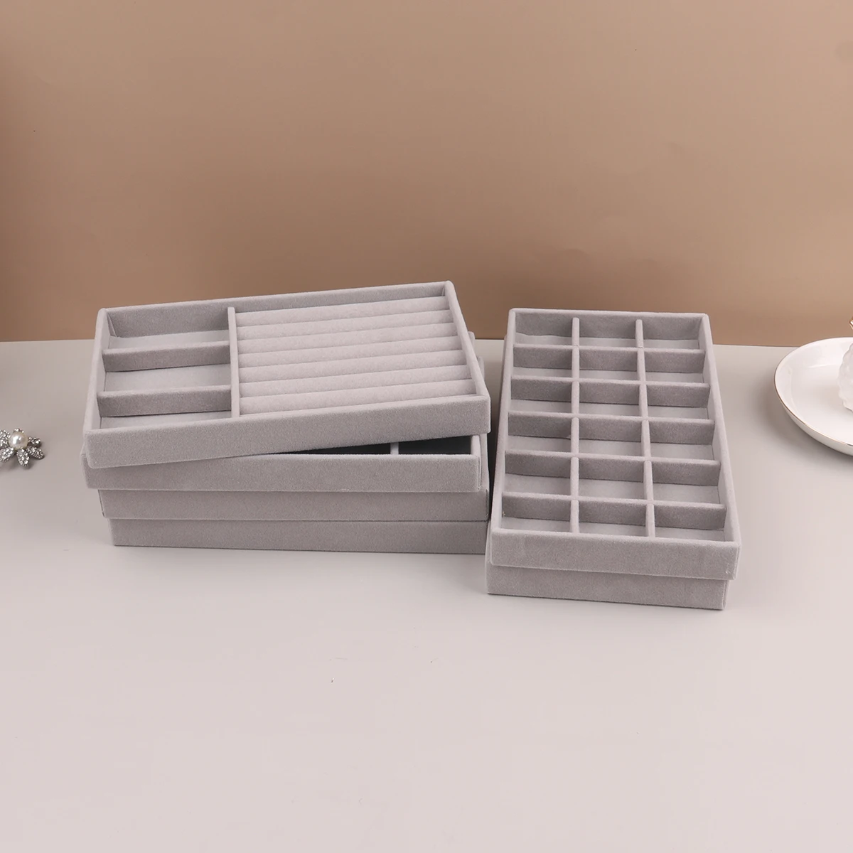 เครื่องประดับกํามะหยี่ STACKABLE ประณีตผู้ถือเครื่องประดับแบบพกพาแหวนต่างหูสร้อยคอกล่องde Boys