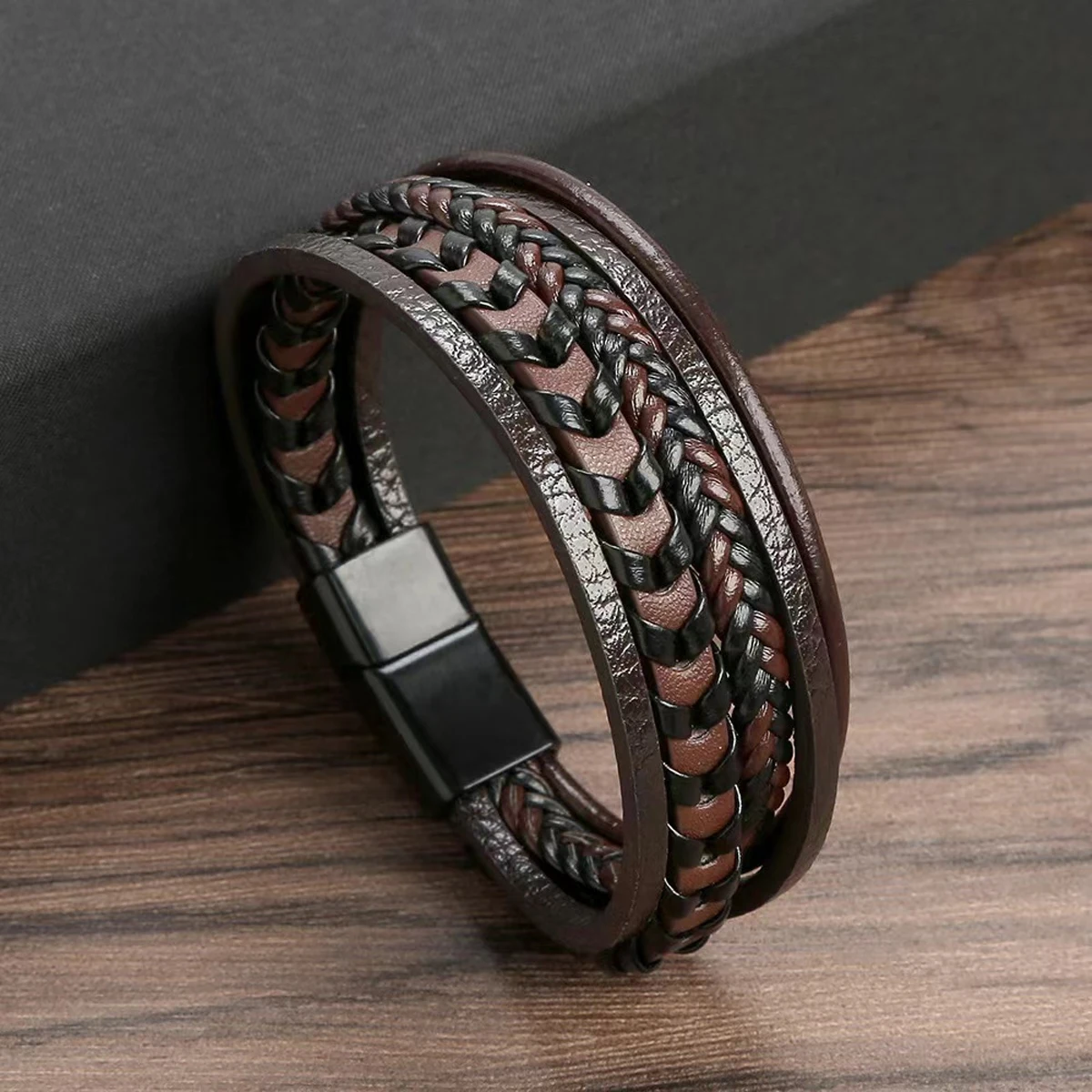1 ชิ้นอุปกรณ์เสริมแฟชั่นผู้ชาย Multi - layered Vintage เชือกหนังถักสร้อยข้อมือแม่เหล็กหัวเข็มขัดสร้อยข้อมือ