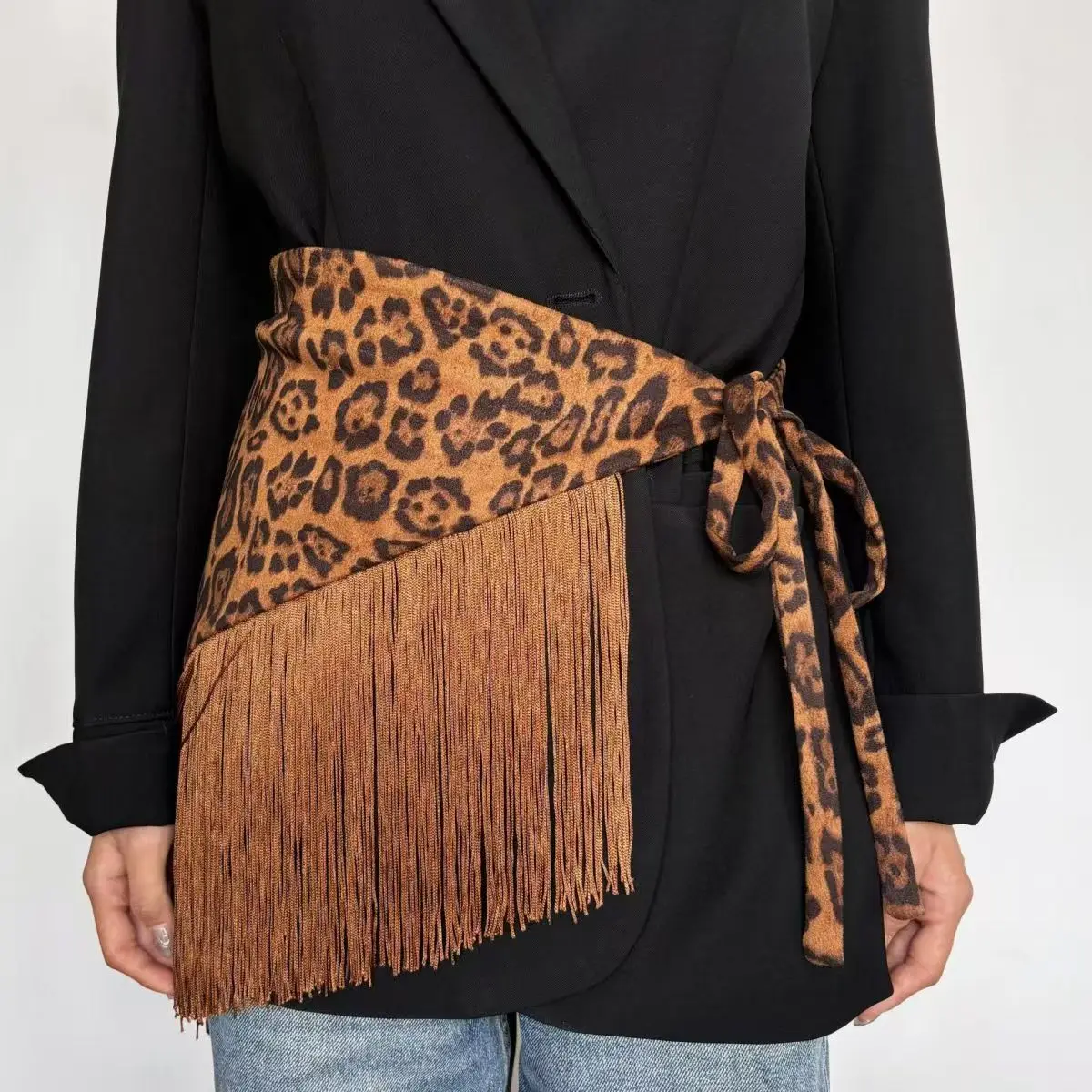 New design with a skirt, a minority with a sense of leopard print triangle belt tassel hip scarf waist cincher American Y2K sexy
