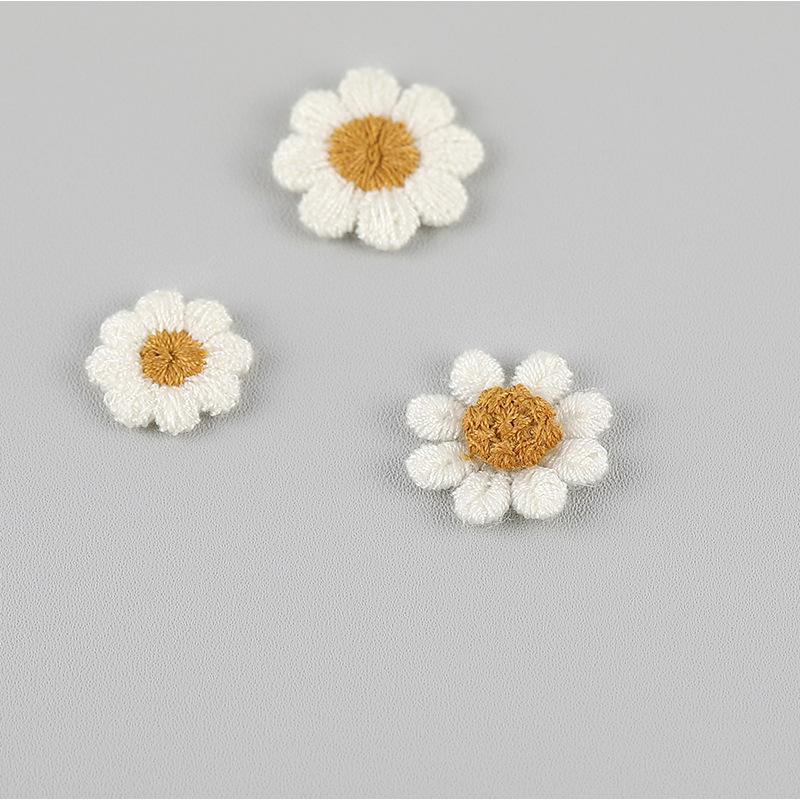 15PCS สีขาว Double Layer Daisy ดอกไม้ขนาดเล็ก Applique ดอกไม้ Patch Motif Veil Bodice DIY ดอกไม้เครื่องประดับผ้าสติกเกอร์ Accessorie