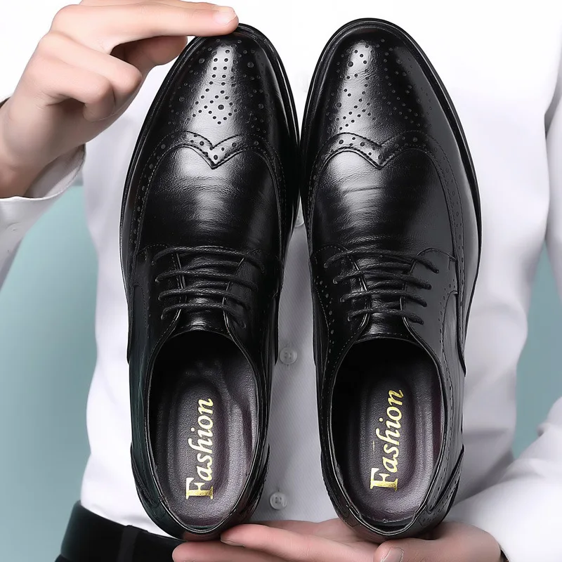 Oxford รองเท้าหนังวัวแท้ Brogue รองเท้าคลาสสิกธุรกิจอย่างเป็นทางการรองเท้า Man Handcrafted Mens