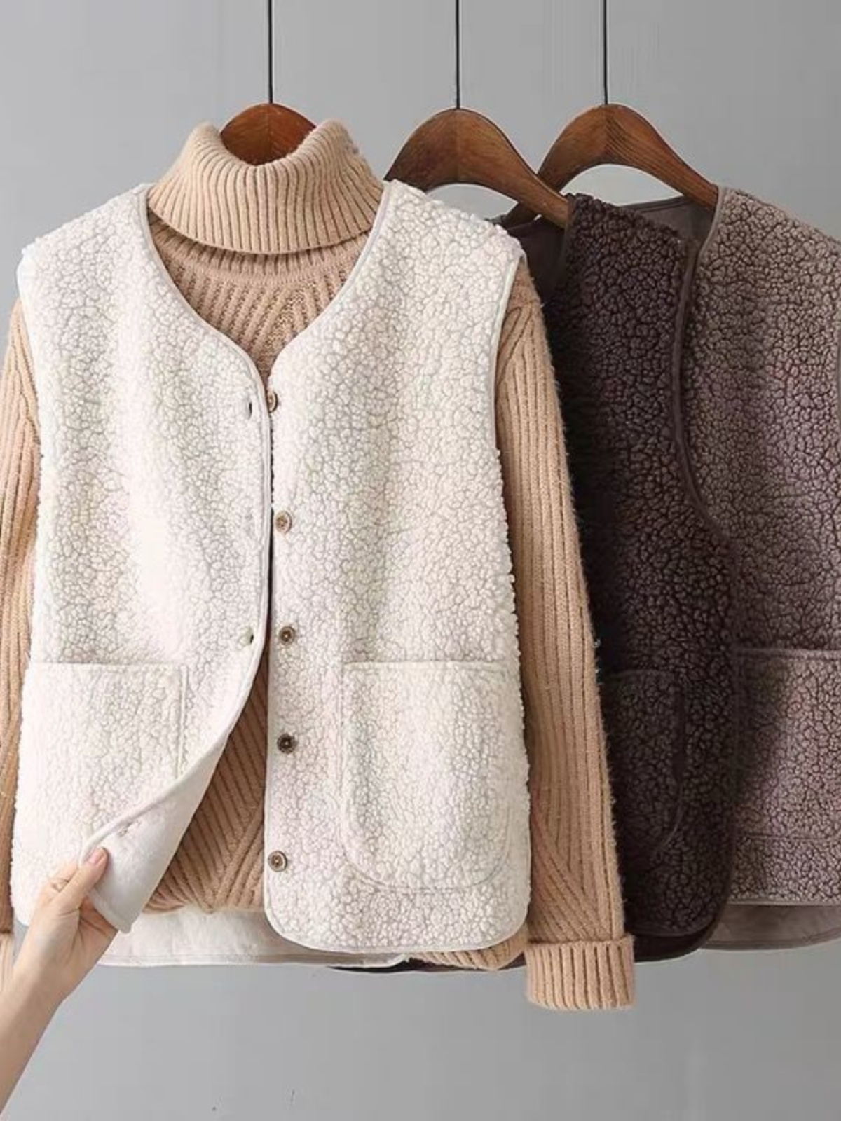 ラムファーベスト女性の秋冬新スタイルフリース暖かい上着通勤 V ネックジッパーショートポリエステル繊維 100%