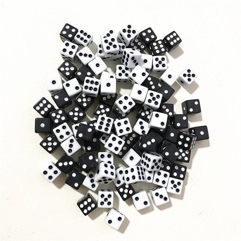 50 piezas de dados de punto cuadrado acrílico de 10mm, rompecabezas para juegos, dados de 6 caras, accesorio de juego DIY, Decider para fiestas de cumpleaños, cubo blanco/negro