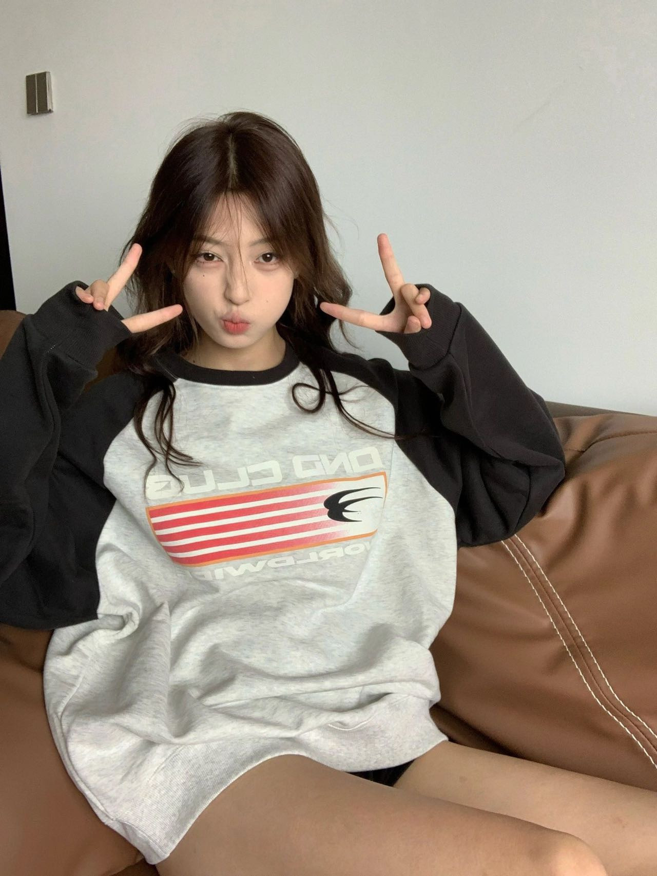 루즈핏 스웨트셔츠 루즈핏 루즈핏 라운드넥 라운드넥 슬리브온 슬리브온 커플 커플 루즈핏 루즈핏 스웨트셔츠 스웨트셔츠