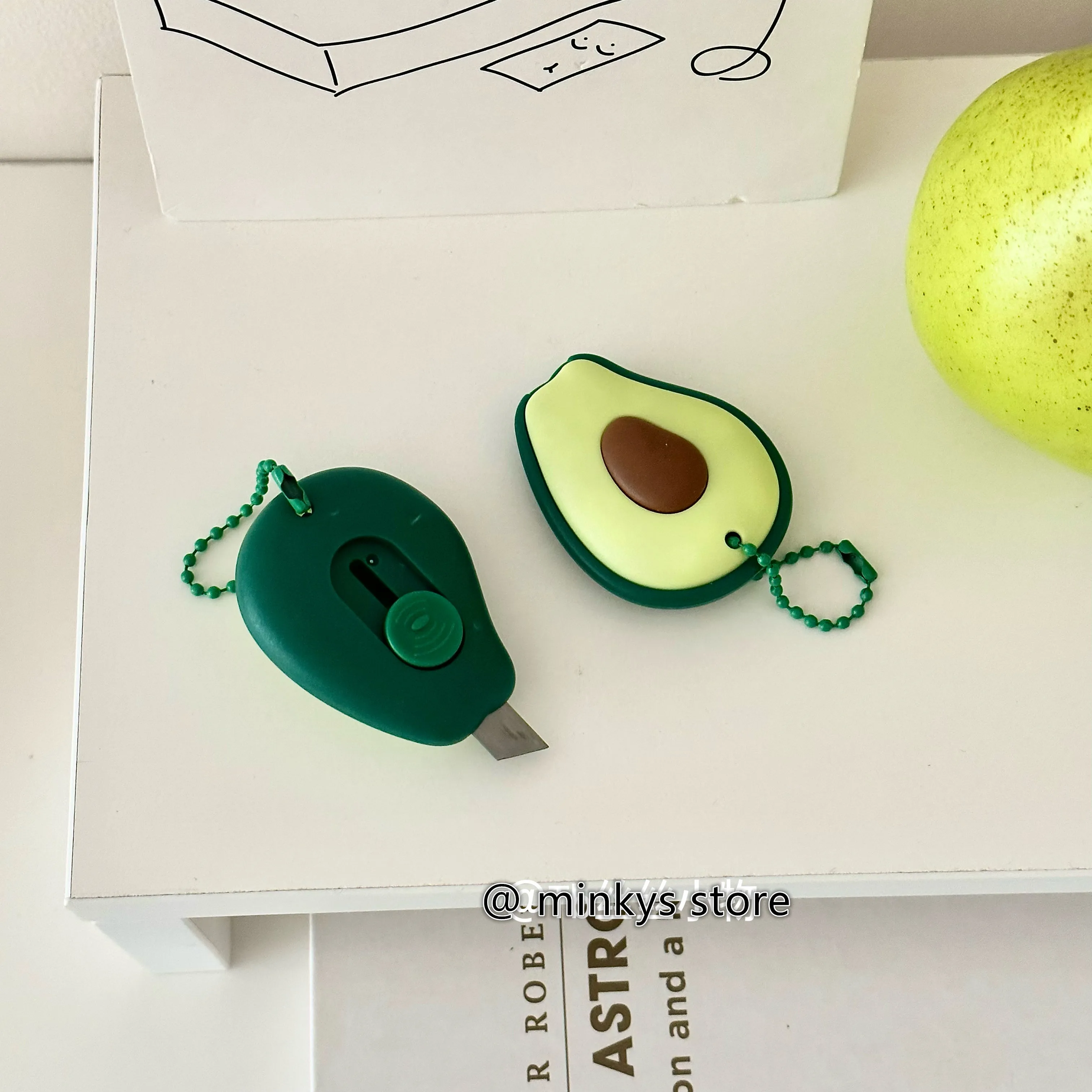 MINKYS น่ารักแบบพกพา Mini Avocado สตรอเบอร์รี่ผลไม้ Art Utility มีด Express กล่องมีดเครื่องตัดกระดาษหัตถกรรมห่อเครื่องมือ