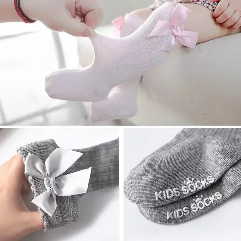 Calzini alti al ginocchio con papillon rosso Calze natalizie per ragazze Neonati per bambini Calzini da pavimento antiscivolo per bambini in morbido cotone Regalo per bambini