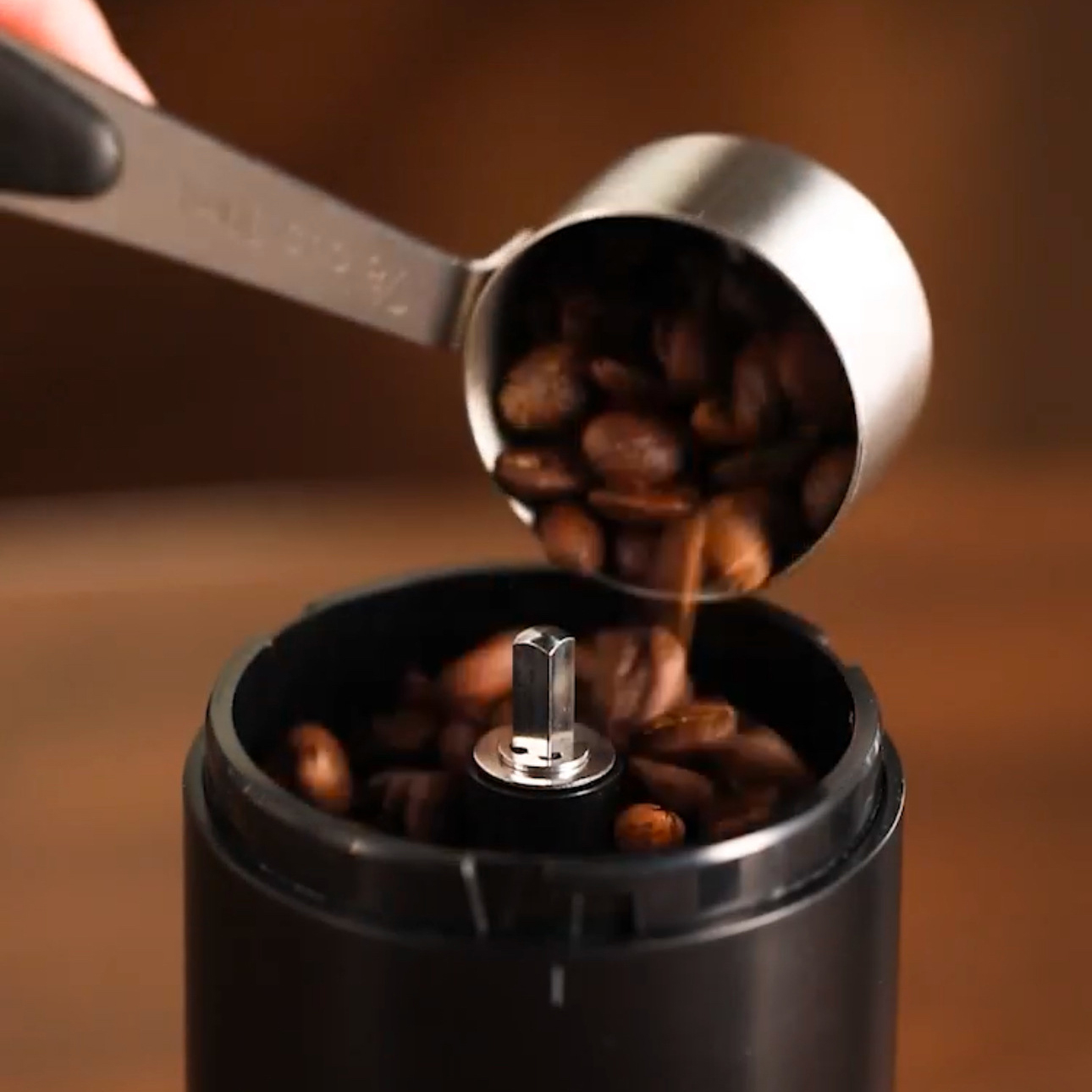 Molinillo de café eléctrico 2025, molinillo automático recargable, molinillo de café portátil con núcleo de cerámica