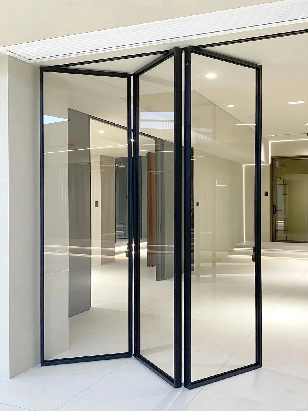 Porte d'ingresso esterne con doppia porta scorrevole pieghevole Porta d'ingresso con profilo in lega di alluminio Porte d'ingresso in metallo per la casa personalizzate