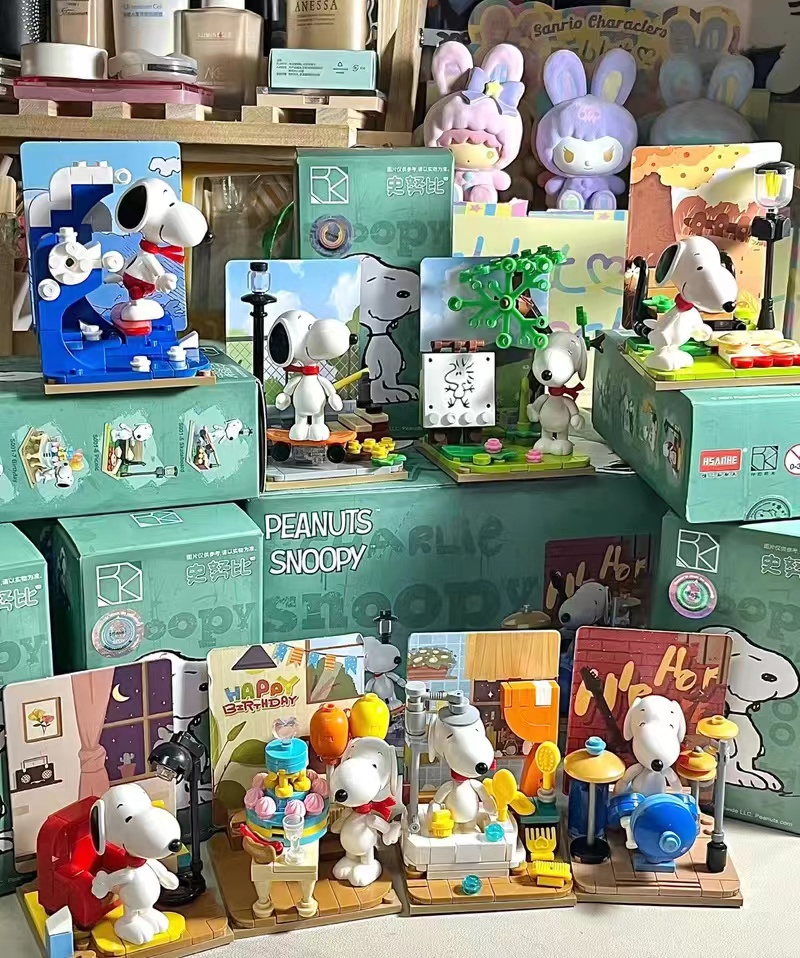 Blocs de construction Snoopy cacahuètes authentiques, modèles de figurines d'anime, ornements DIY, périphériques d'anime, jouets poupées Kawaii, jouets pour cadeaux
