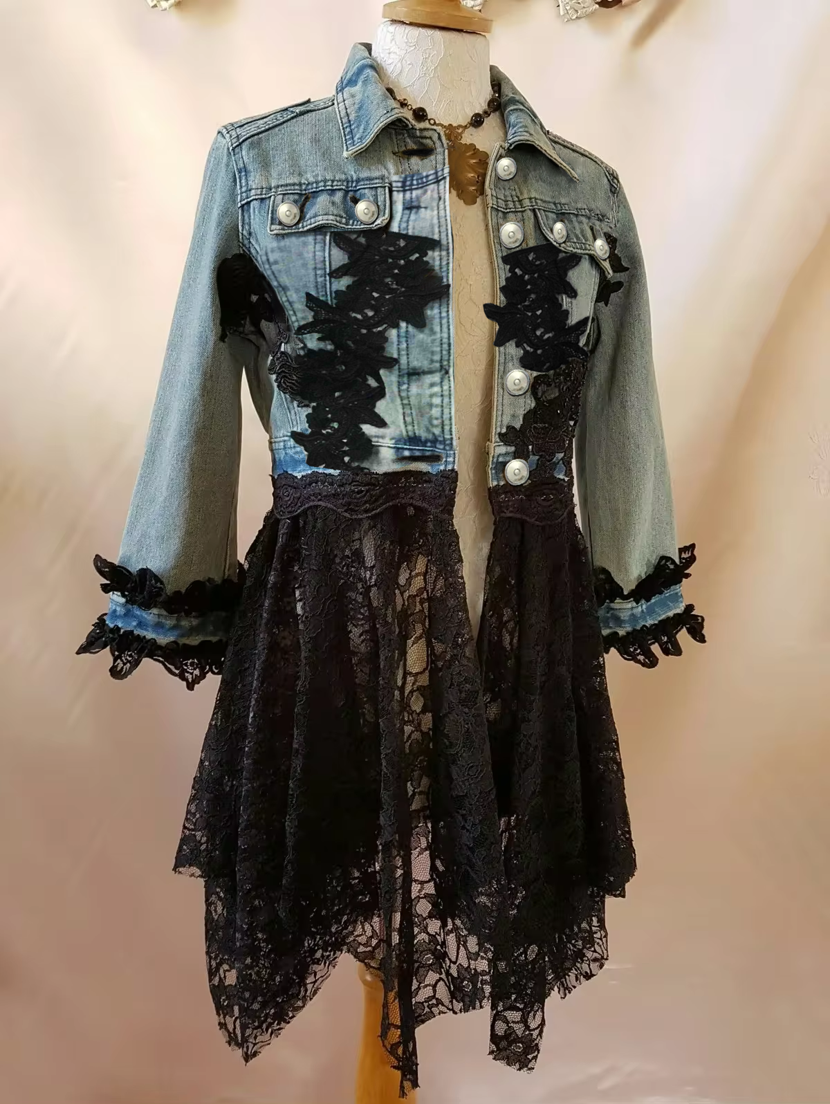 Modische Button Up Guipure-spitze Patchwork Unregelmäßigen Saum Denim Jacke Streetwear Langarm Casual Veste Femme 2025