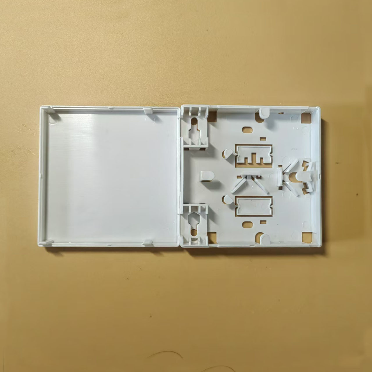 2-Port-Anschlussdose, 86-Typ ABS-Anschlussdose für optische Anschlüsse, weiße Glasfaser-Spleißbox aus Kunststoff mit Adaptern