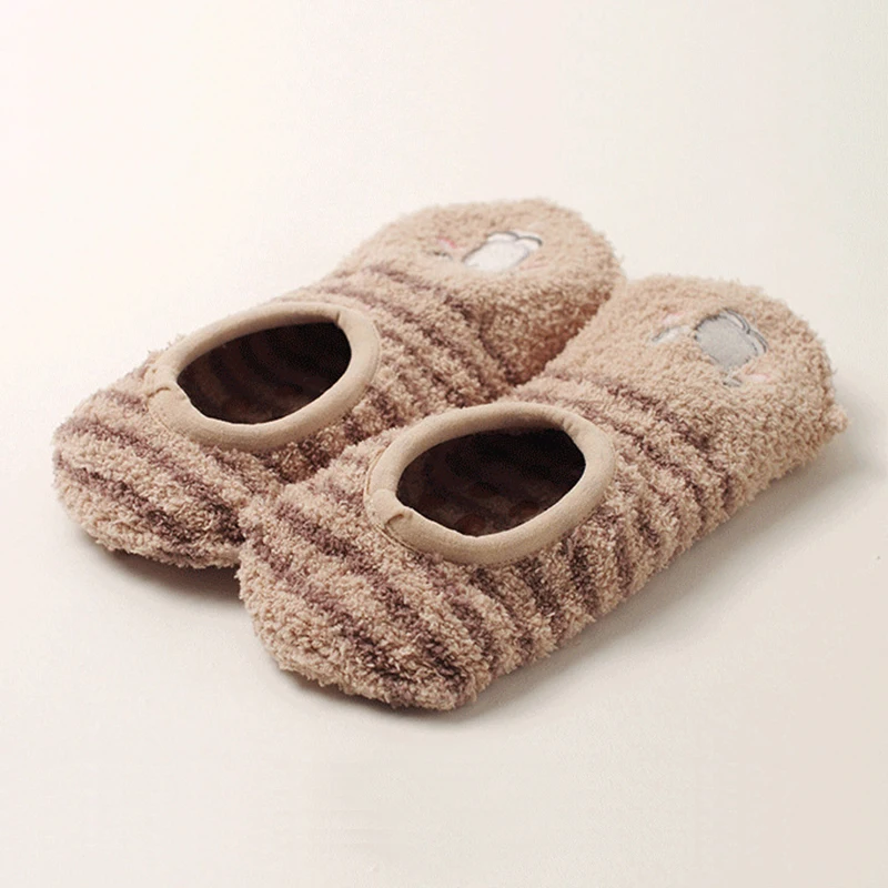 Chaussettes de lit moelleuses pour femmes et filles, dessin animé mignon, cadeau de noël, antidérapant, pantoufles épaisses et chaudes d'hiver, chaussettes en molleton de corail, bonneterie de sol intérieur