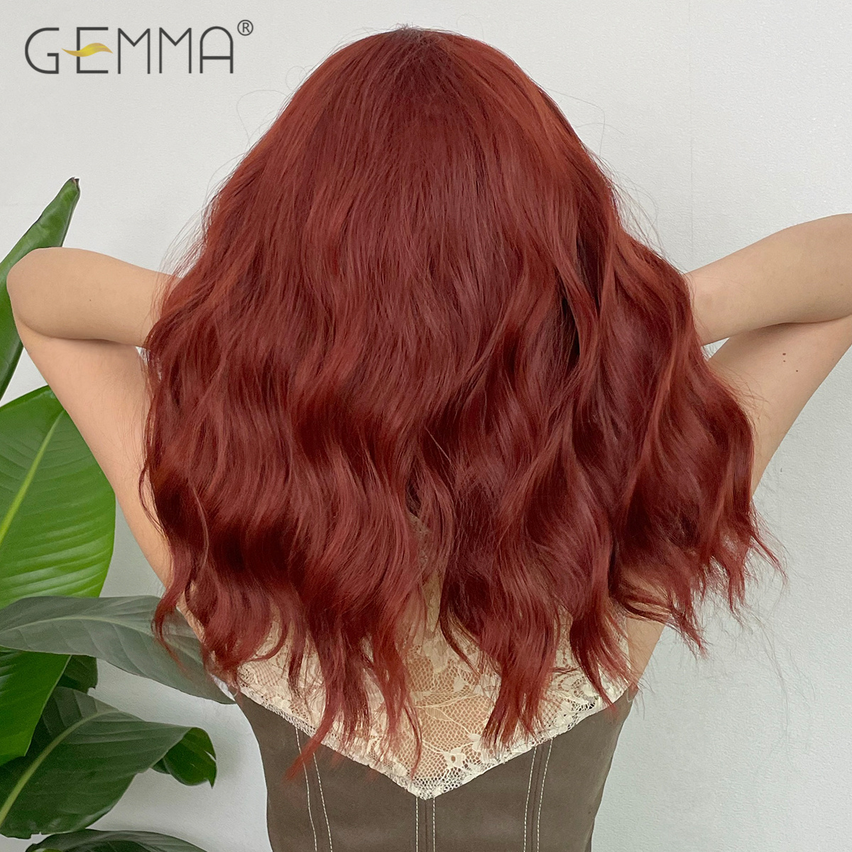 GEMMA – perruque synthétique bouclée mi-longue avec frange, cheveux naturels ondulés pour Cosplay, en Fiber résistante à la chaleur quotidienne pour femmes