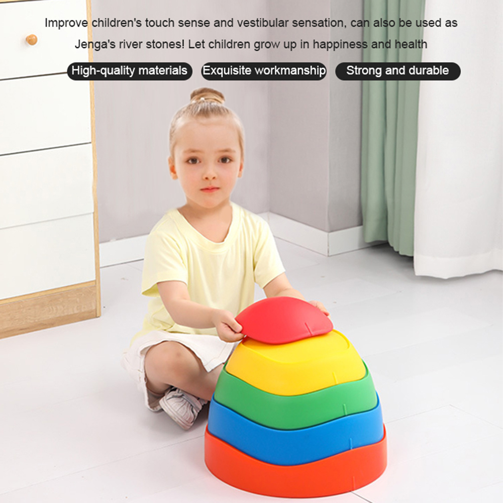 Arco-íris interior e exterior cruzou pedra equilíbrio pisar pedras, crianças equilíbrio blocos, usado como exercício de equilíbrio