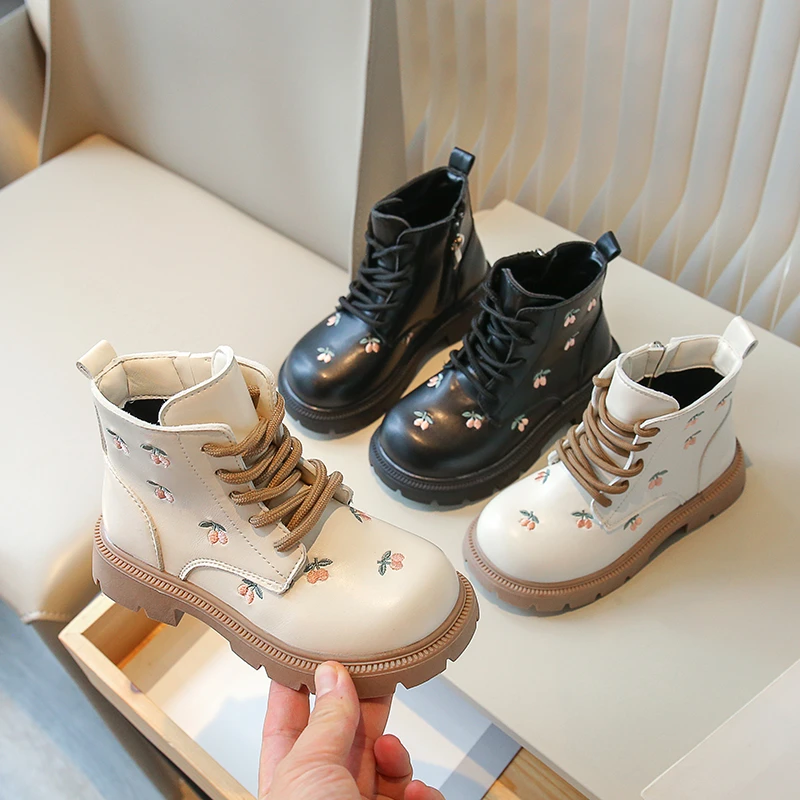 Botas curtas com bordados de cereja para meninas, sapatos macios e doces, para crianças, nova primavera e outono, 2020