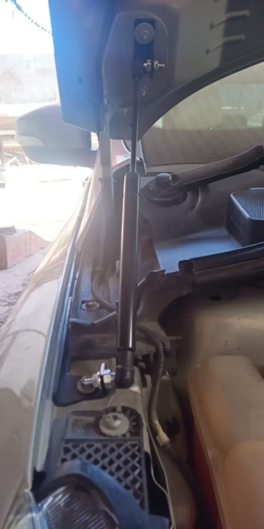 フロントエンジンボンネットフードガスストラットスプリングショックサポートリフトバーフォードフォーカス MK3 2013 2014 2015 2016 2017 カーアクセサリー