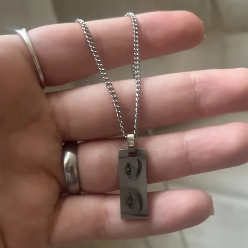 Letdiffery カスタム彫刻目ネックレス女性男性ステンレス Sreel レーザー彫刻写真名スクエアペンダントジュエリーギフト