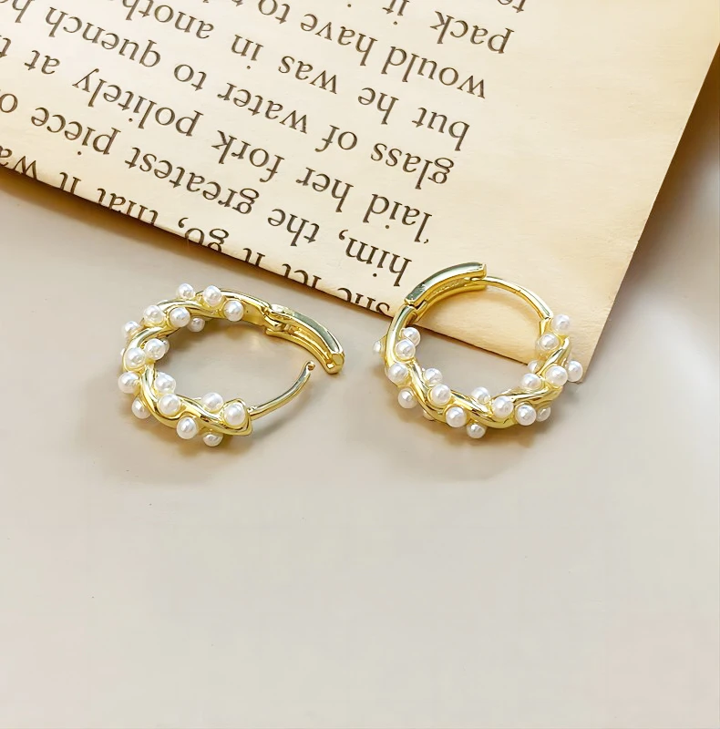 High end and luxurious temperament, circular pearl earrings, women's fashionable and cool style, personalized ear buckles, niche