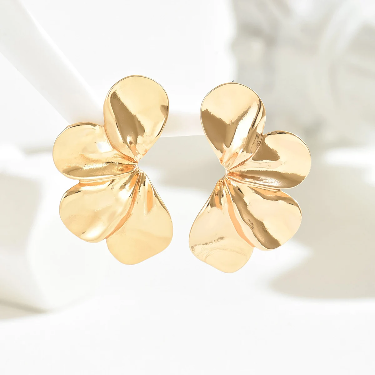 Orecchini classici a forma di C conchiglia a forma di fiore piccolo Orecchini pendenti chic color oro Gioielli per feste con temperamento geometrico in metallo