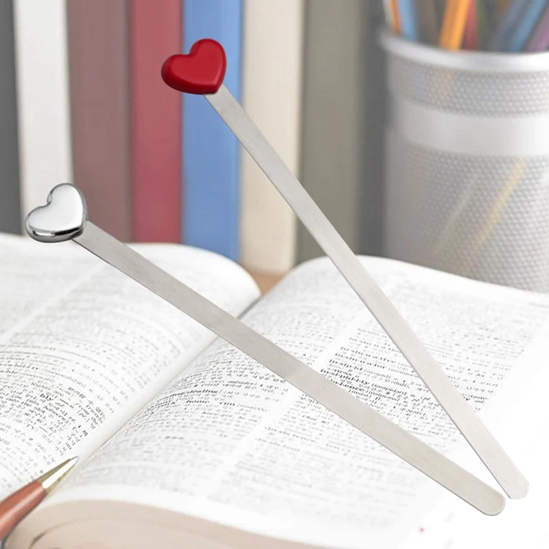 Segnalibri in metallo con cuore d'amore in nastro rosso dal design semplice e alla moda. Bellissimo regalo segnalibro creativo di alta qualità