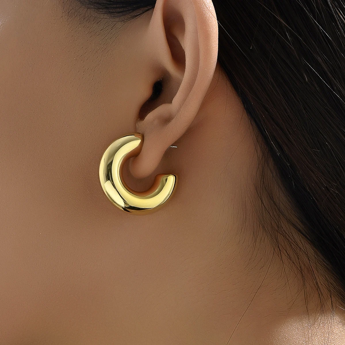 Orecchini a cerchio alla moda con torsioni a cerchio per le donne Temperamento semplice Iperbole Colore oro Orecchio Indossare quotidianamente Gioielli Regali per feste