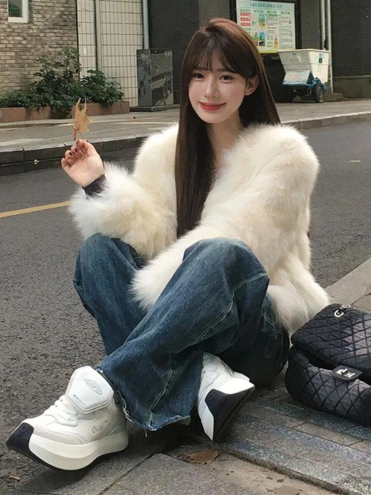 Casaco Curto de Pele de Raposa Simulada para Mulheres Inverno 2025, Aconchee, Decote em V, Ajuste Padrão, Roupa Externa E...
