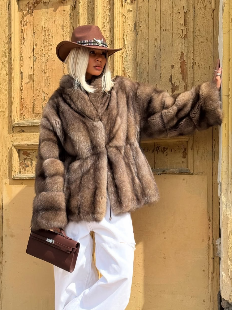 Femmes élégant fausse fourrure manteau cloche manches revers daim Surface ceinture manteaux Unique luxe tempérament 2025 nouvel hiver haute rue